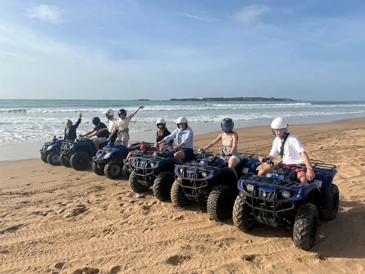 Aventure quad et cheval dans le désert près d'Essaouira